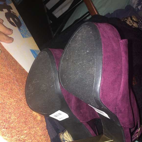 Shoes - Picture 2 of 3